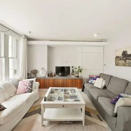 Covent Garden Modern Classic Sleeps 5